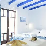 Martinos Studios, Merihas Port Hotel