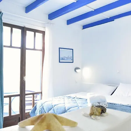 Martinos Studios, Merihas Port Hotel