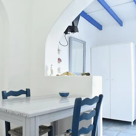 Hotel Martinos Studios, Merihas Port