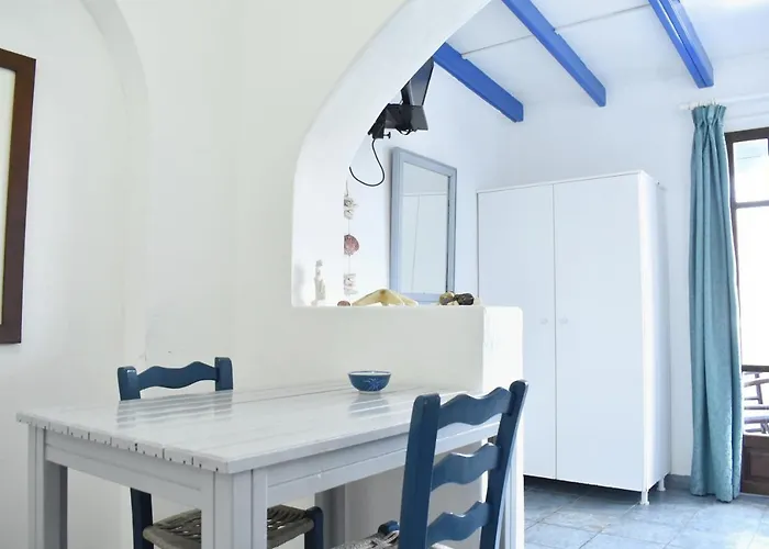 Hotel Martinos Studios, Merihas Port