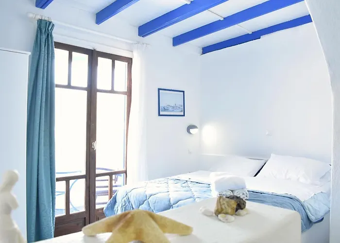 Martinos Studios, Merihas Port Ξενοδοχείο